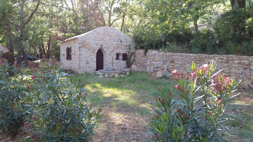 Le Donjon Des Combes Et Son Spa Fayence Rum bild