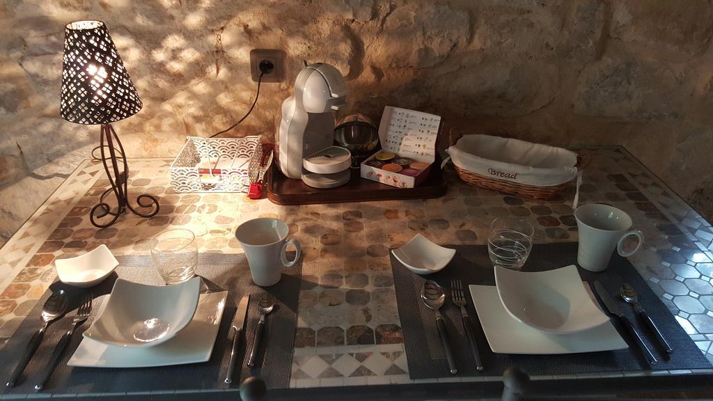 Le Donjon Des Combes Et Son Spa Fayence Rum bild