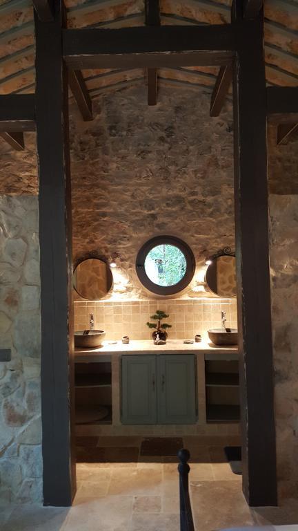 Le Donjon Des Combes Et Son Spa Fayence Rum bild