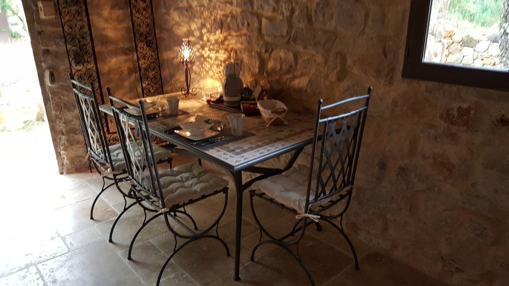 Le Donjon Des Combes Et Son Spa Fayence Rum bild