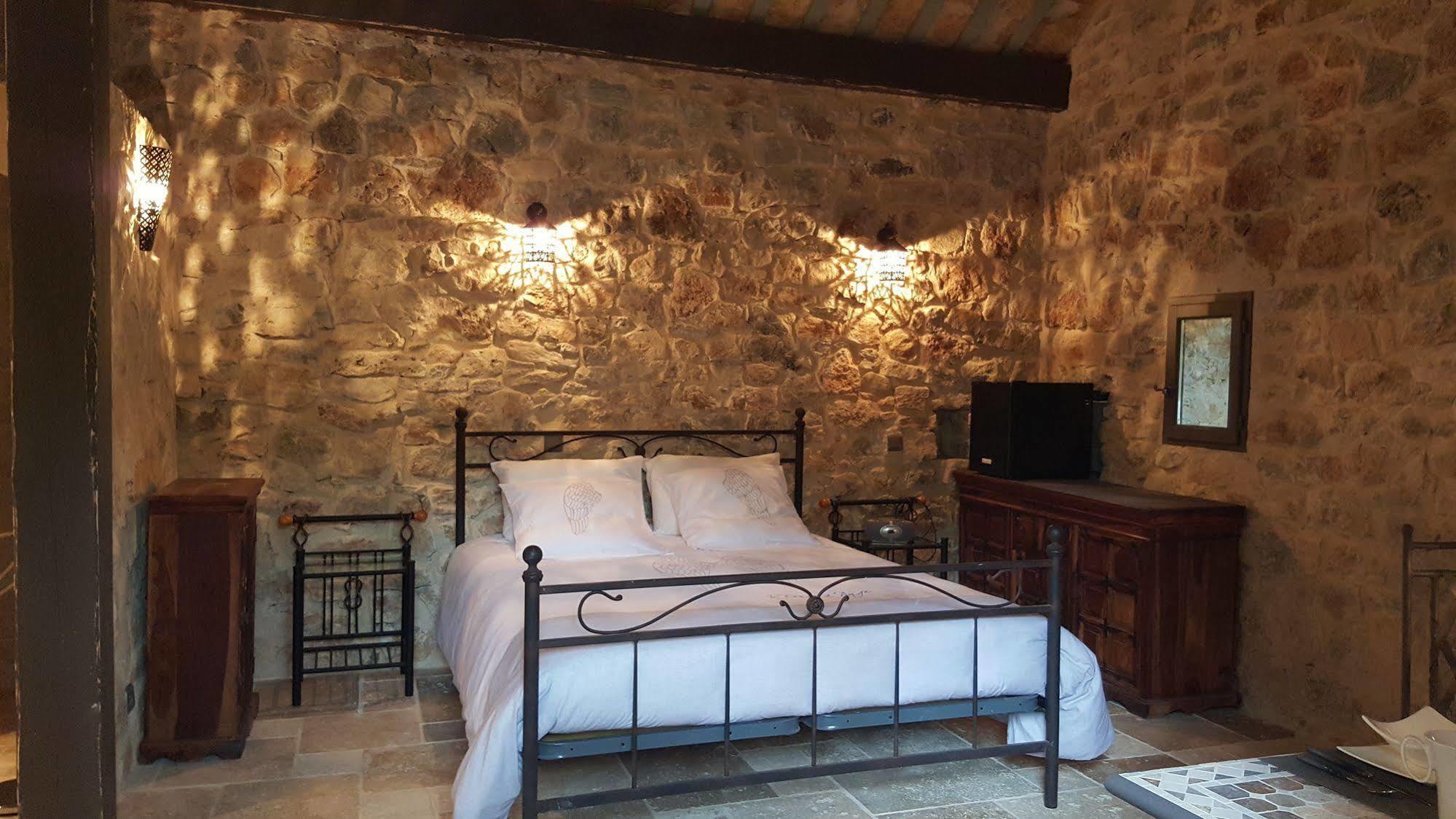 Le Donjon Des Combes Et Son Spa Fayence Exteriör bild